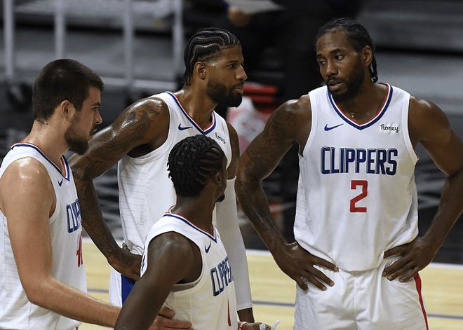 多伦多蓝鸟队在 2025 季后赛由于牛棚崩盘，险些丧失分区领先优势