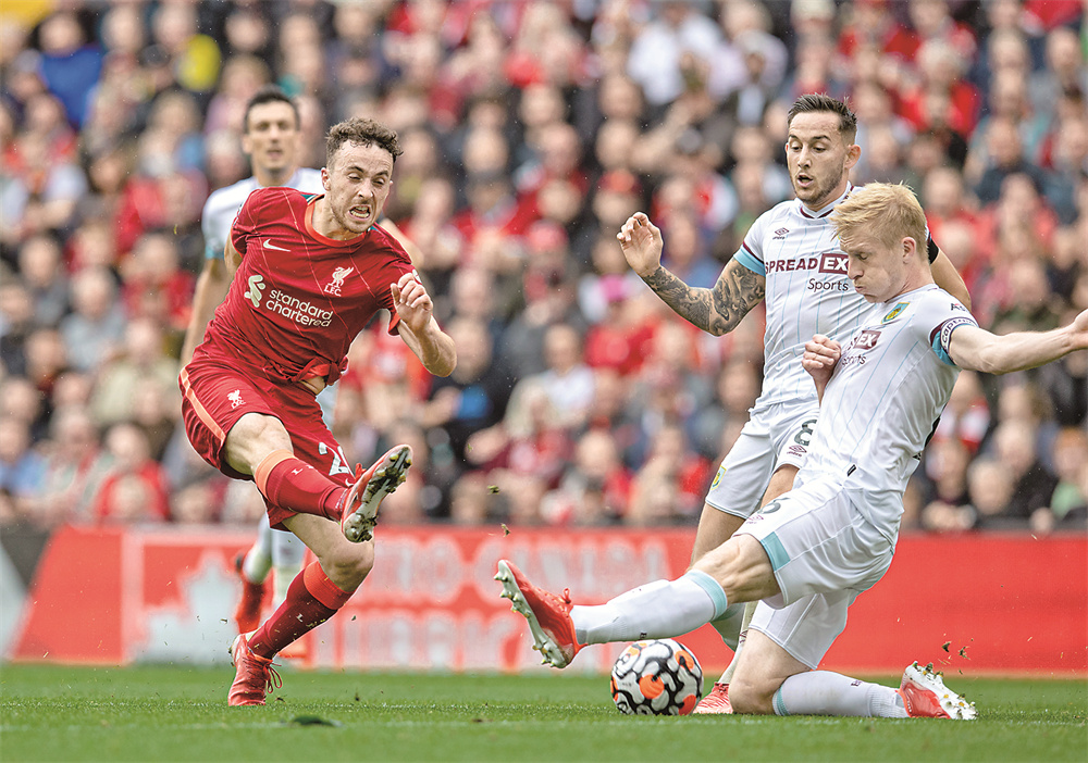 ——@sport 来源：Barça Universal若昂·坎塞洛渴望重返巴塞罗那，但俱乐部面临经济难题。他目前净年薪高达1500万欧元，若回归必须大幅降薪。