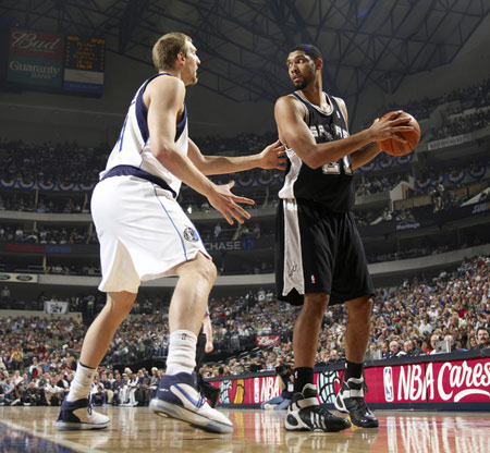 [中超]山东泰山门前混战 塞尔吉尼奥轻松破门