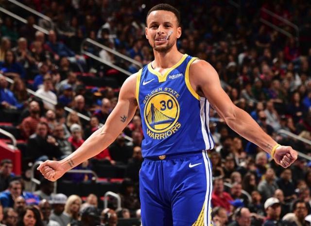 亚冠二级联赛：C罗送出助攻，利雅得胜利5-1大胜