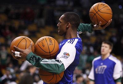 梅州客家因财务危机降级，未能延续奇迹，暴露中国足球现实困境。