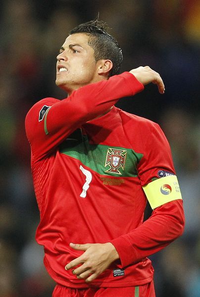 汉克·阿伦在退役后成为勇士队副总裁，继续为提高黑人球员地位而努力