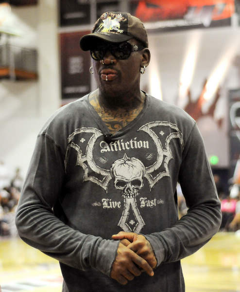 哈登29+6+6打破纪录，快船重回西部前六！詹姆斯绝杀刷新历史