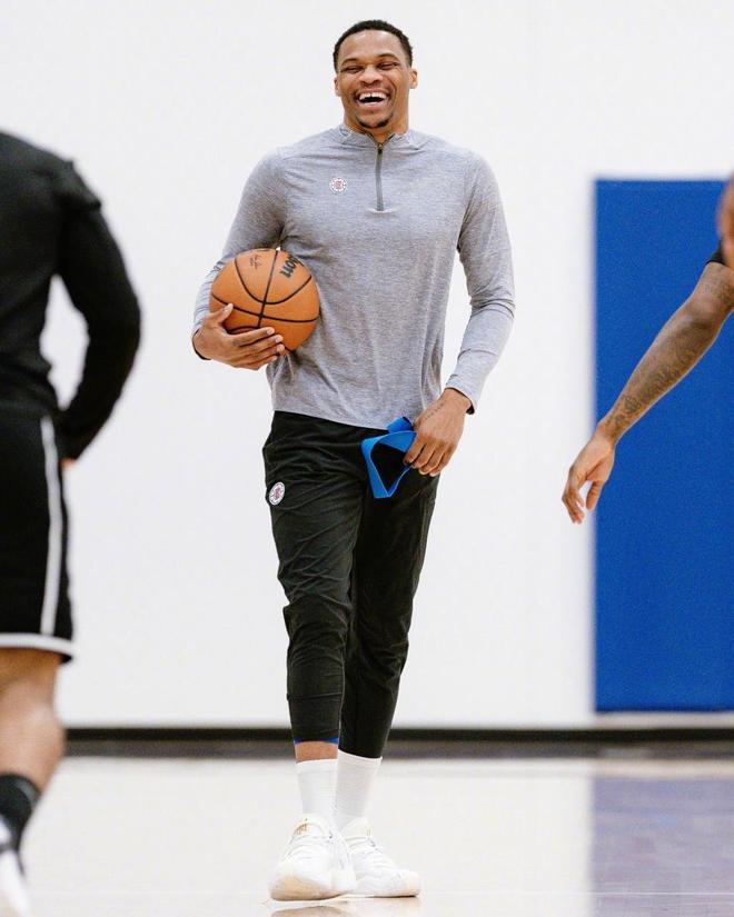 ＂WCBA常规赛第12轮综述：东莞女篮20分大胜江苏 12连胜保持不败 张子宇首秀15+6