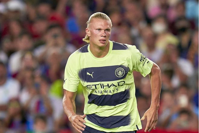 巴甲末轮赛前，内马尔获赠桑托斯生涯150球纪念品