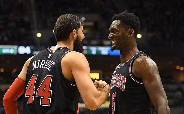 上海海港为备战三线作战，大范围调整阵容，清洗后防线，加强进攻，提升整体竞争力。